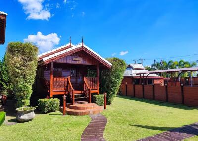 Lanna Resort with Swimming Pool