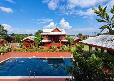 Lanna Resort with Swimming Pool