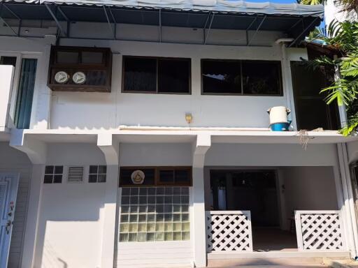 House for Sale in Watthana.