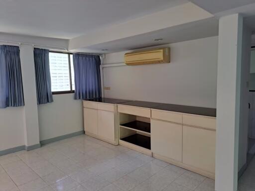 House for Sale in Watthana.