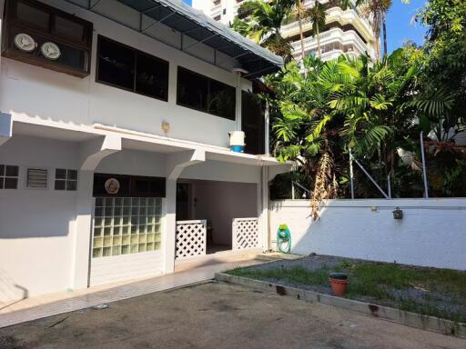 House for Sale in Watthana.