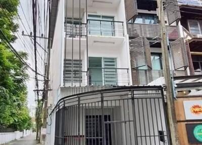 Townhouse for Rent in Watthana