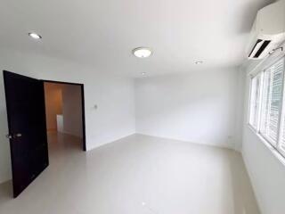 Townhouse for Rent in Watthana