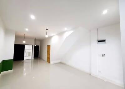 Townhouse for Rent in Watthana