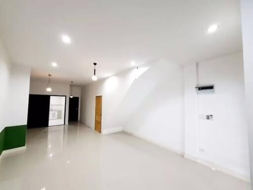 Townhouse for Rent in Watthana