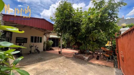 House for Sale in Watthana.