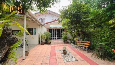 House for Sale in Watthana.