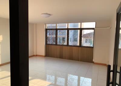 Townhouse for Sale in Huai Khwang