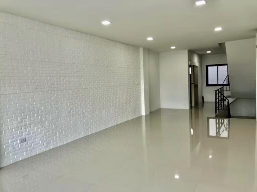 Commercial/Shophouse for Rent in Yan Nawa