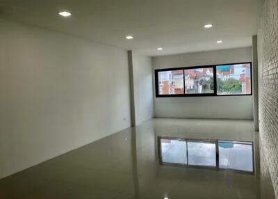 Commercial/Shophouse for Rent in Yan Nawa
