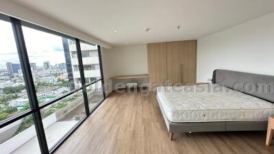 3 Bedrooms Duplex with huge terrace - Ekkamai