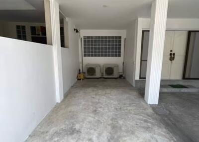 House for Rent in Phra Khanong.