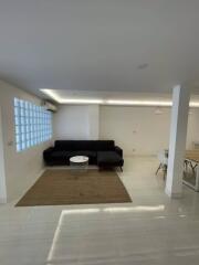 House for Rent in Phra Khanong.