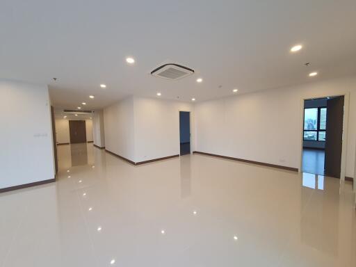 Supalai Premier Charoen Nakorn penthouse for rent