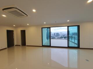 Supalai Premier Charoen Nakorn penthouse for rent