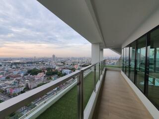 Supalai Premier Charoen Nakorn penthouse for rent