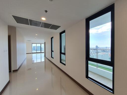 Supalai Premier Charoen Nakorn penthouse for rent