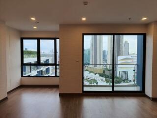 Supalai Premier Charoen Nakorn penthouse for rent