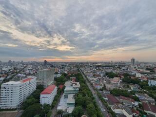 Supalai Premier Charoen Nakorn penthouse for rent