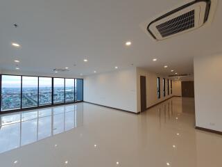 Supalai Premier Charoen Nakorn penthouse for rent