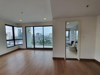 Supalai Premier Charoen Nakorn penthouse for rent