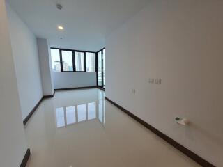 Supalai Premier Charoen Nakorn penthouse for rent