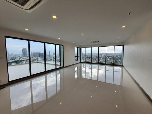 Supalai Premier Charoen Nakorn penthouse for rent