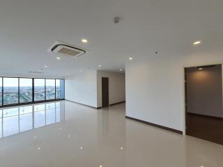 Supalai Premier Charoen Nakorn penthouse for rent