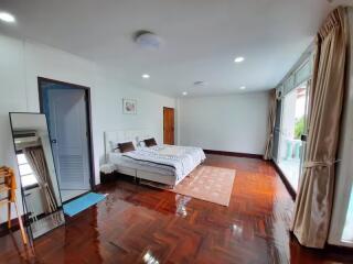 Service apartment for Rent in Watthana