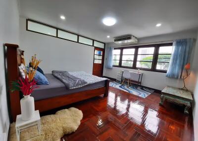 Service apartment for Rent in Watthana