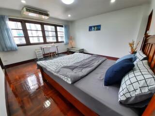 Service apartment for Rent in Watthana