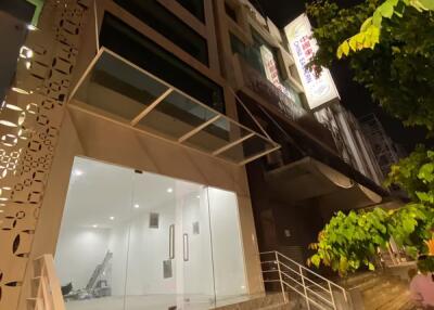 Commercial/Shophouse for Rent in Sathon