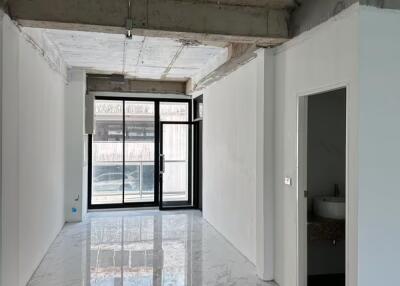 Commercial/Shophouse for Rent in Sathon