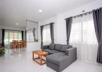 180 ตรม., 3 ห้องนอน, 3 ห้องน้ำ บ้าน ราคา ฿ 3,690,000