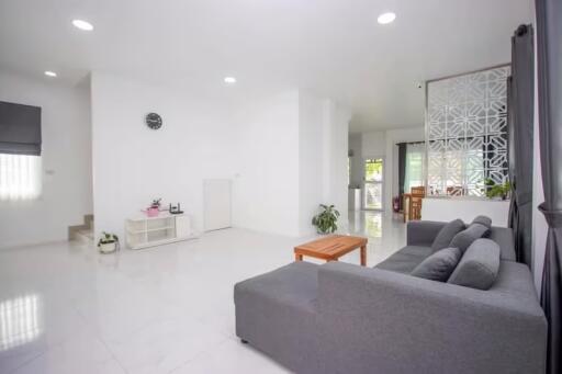 180 ตรม., 3 ห้องนอน, 3 ห้องน้ำ บ้าน ราคา ฿ 3,690,000