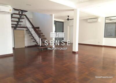 Large 4 bed House for rent in Phrom Phong