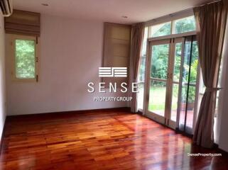 Private specious 4 bed for rent in Promphong