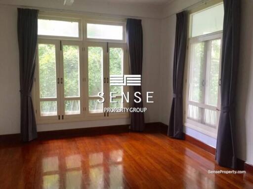 Private specious 4 bed for rent in Promphong