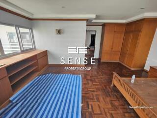 spacious 3 bed for sale in promphong