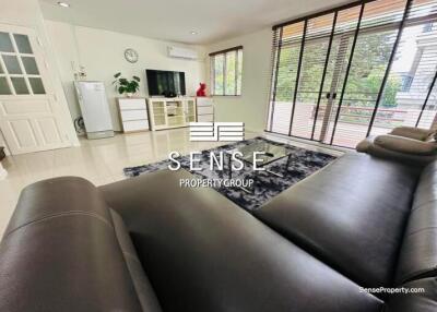 Spacious 4 bed townhouse for rent in sukhumvit