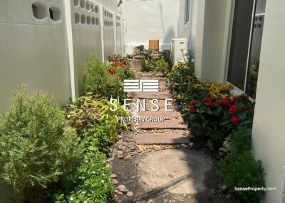 Spacious 4 bed townhouse for rent in sukhumvit