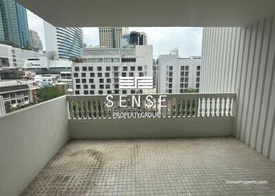 Large 3 bed pet friendly for sale near Asoke