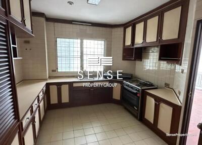 Large 3 bed pet friendly for sale near Asoke