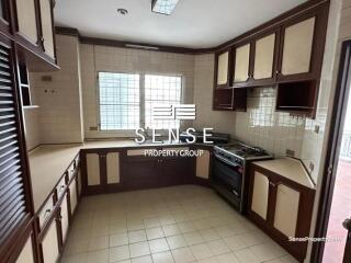 Large 3 bed pet friendly for sale near Asoke