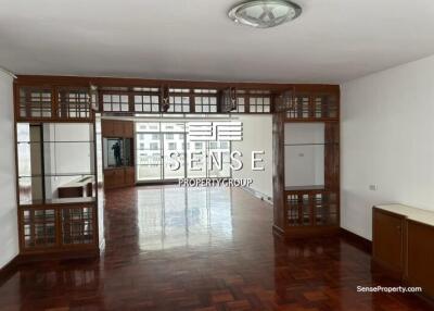 Spacious 3 bed for sale near Asoke