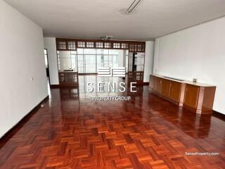 Spacious 3 bed for sale near Asoke