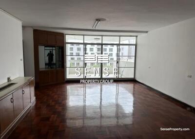 Spacious 3 bed for sale near Asoke