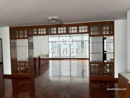 Spacious 3 bed for sale near Asoke