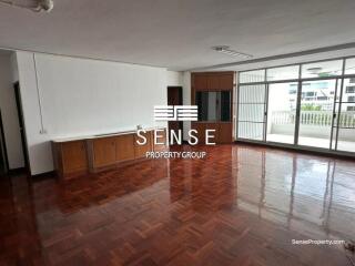 Spacious 3 bed for sale near Asoke