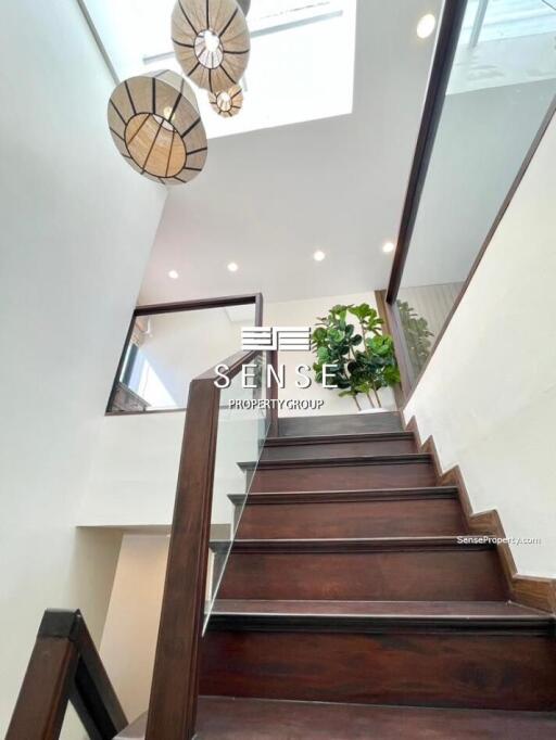 Luxurious 4 Bed Townhouse in Silom